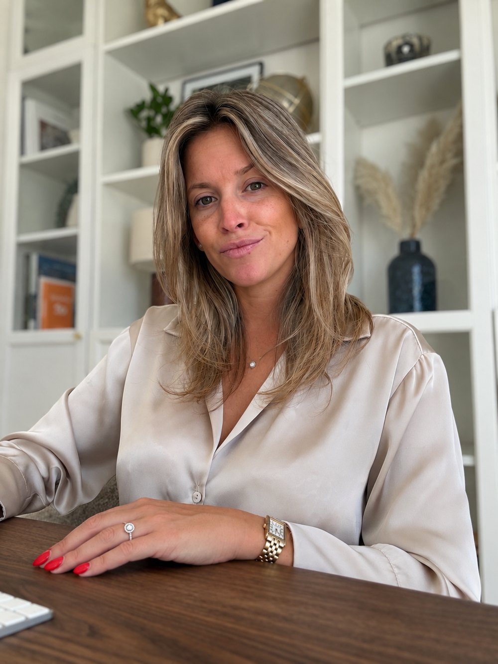 Portrait d'Estelle Abid, fondatrice d'Expert Avenir Patrimoine